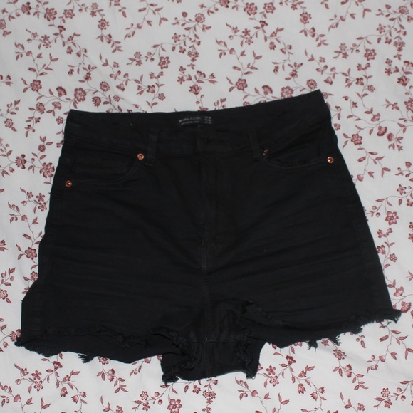 Shorts - Picture 1 of 2